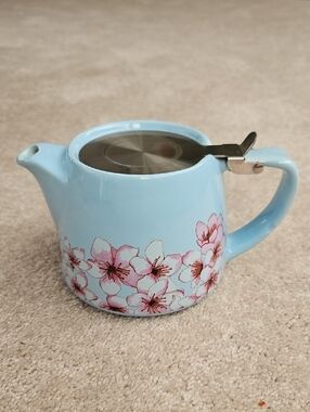 Blue Floral Ceramic Teapot with Stainless Steel Infuser